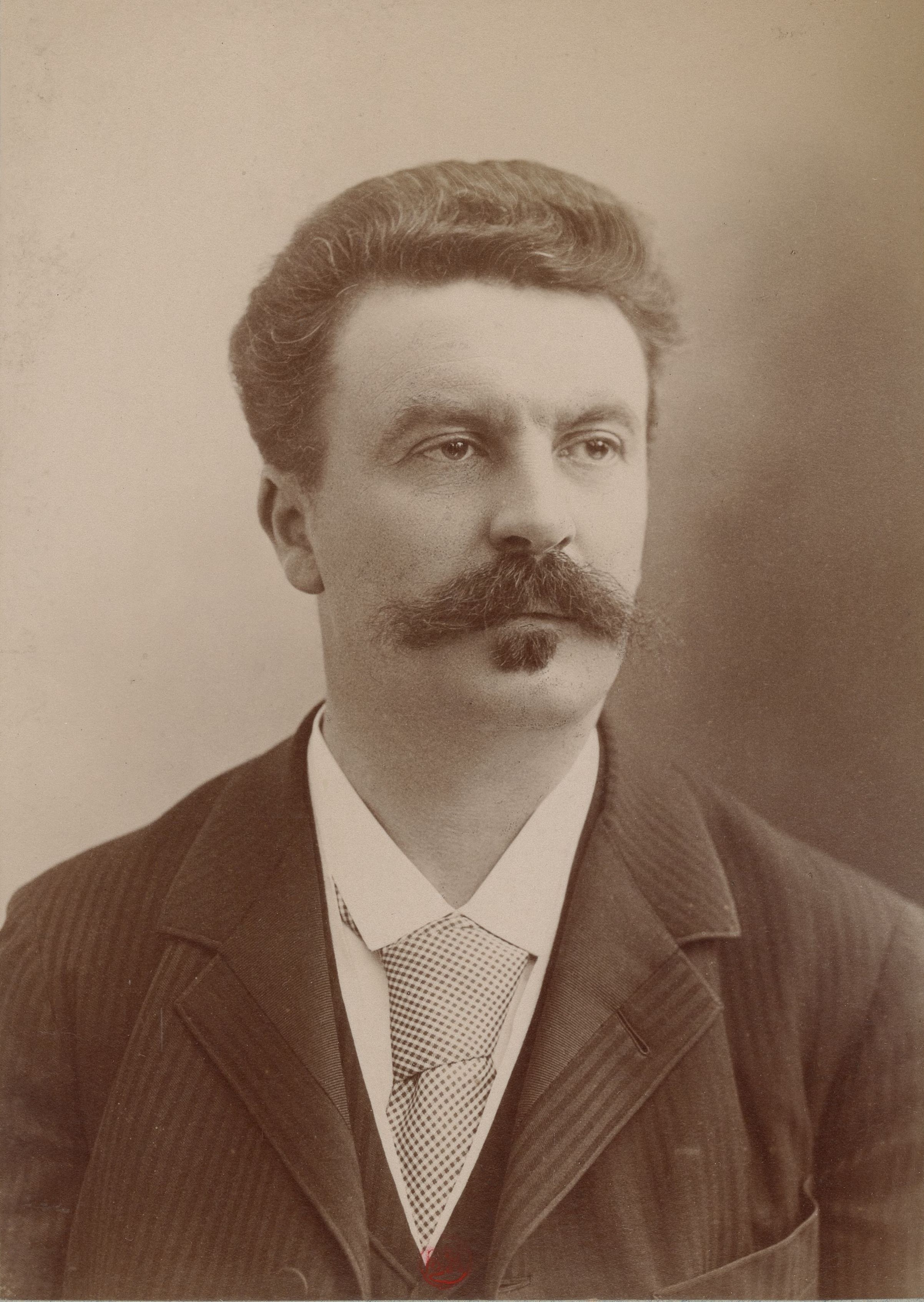 Maupassant_par_Nadar_1888